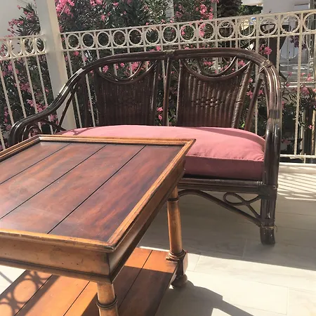 Bed & Breakfast Smyrna 3*