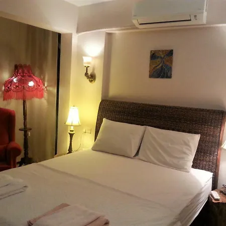 Smyrna Oda ve Kahvaltı 3*