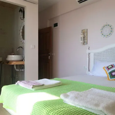 Oda ve Kahvaltı Smyrna 3*