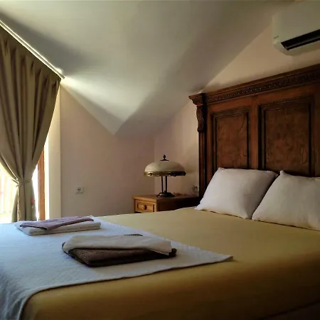 Smyrna Oda ve Kahvaltı 3*